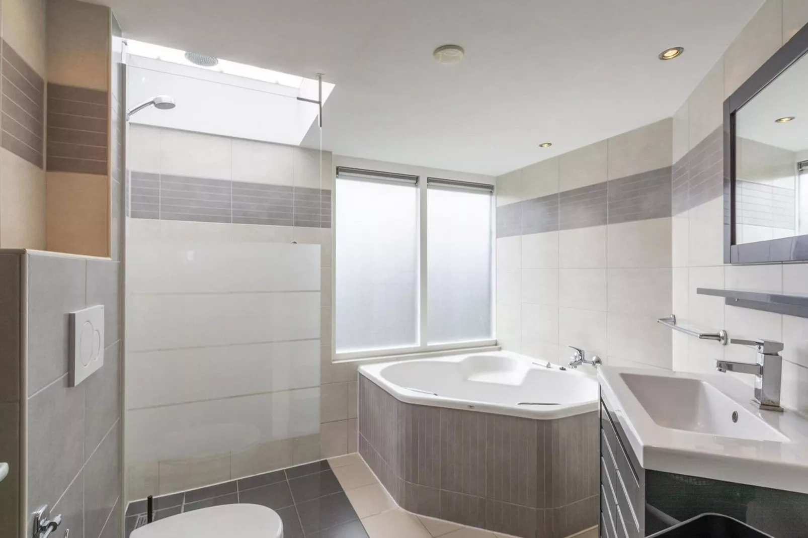 Villa Zuidwester-Bathroom
