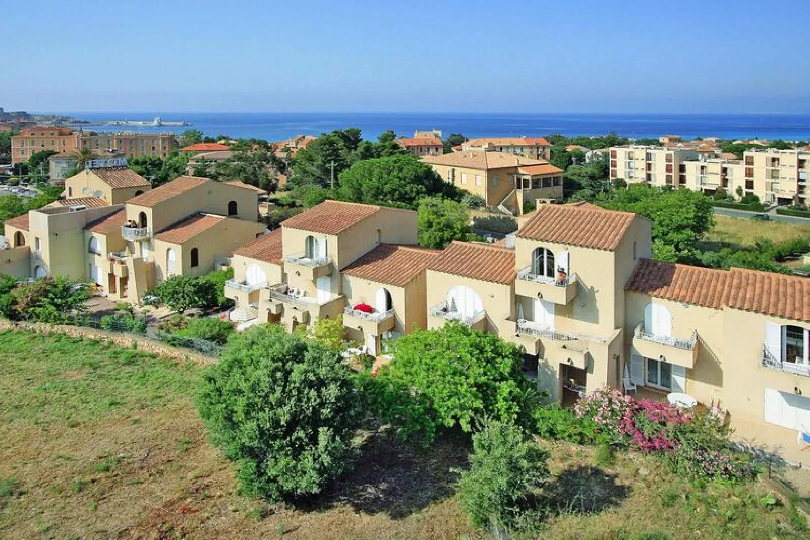 Apartments Motel Le Vieux Moulin Ile Rousse // 2pc4 -Apt 4 pers rez-de-chaussée-Exterior summer