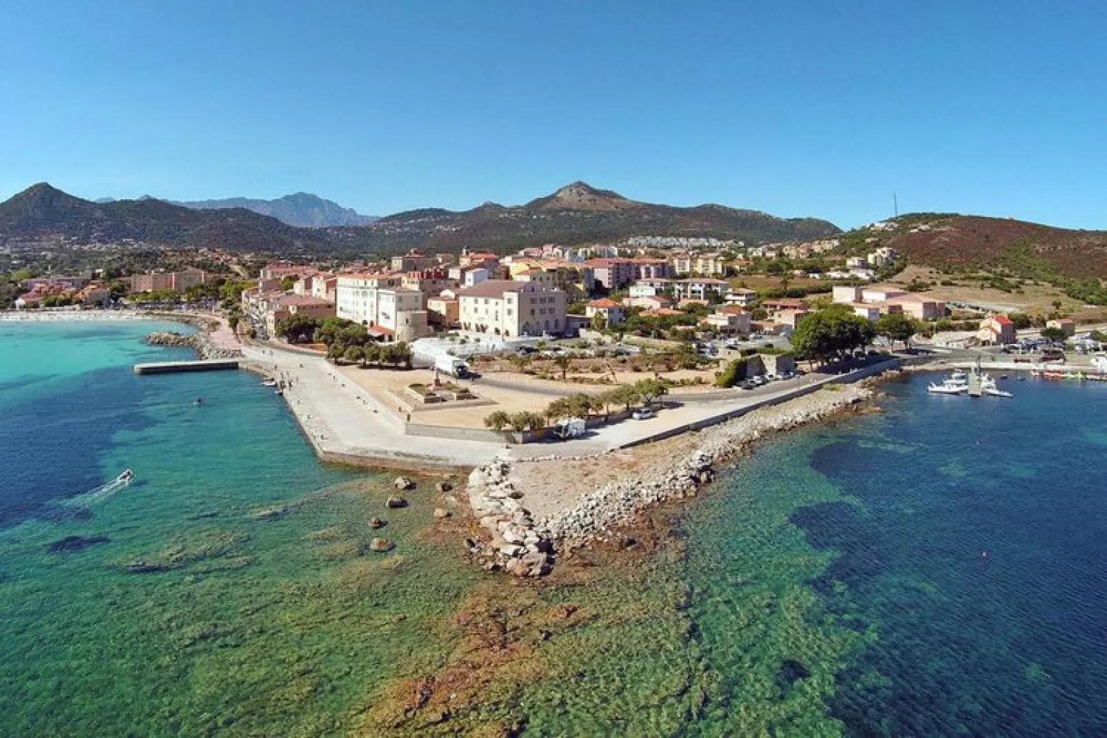 Apartments Motel Le Vieux Moulin Ile Rousse // 2pc4 -Apt 4 pers rez-de-chaussée-Water view