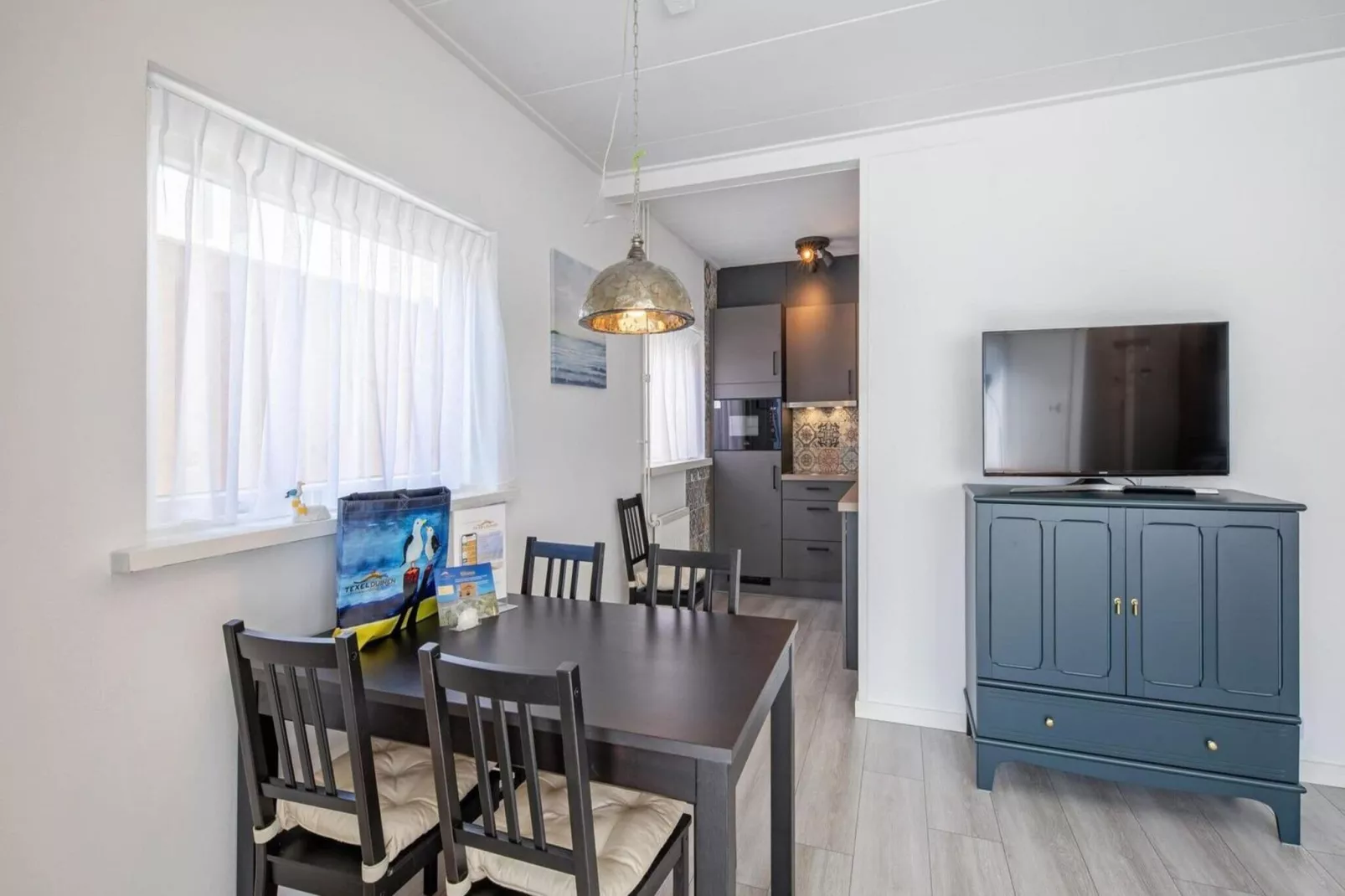 Strandhuys Zeester-Dining room