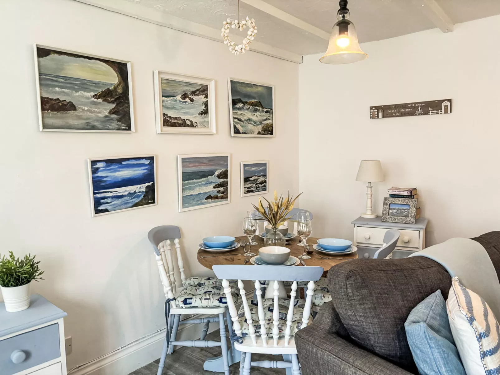 Frans Cottage-Inside