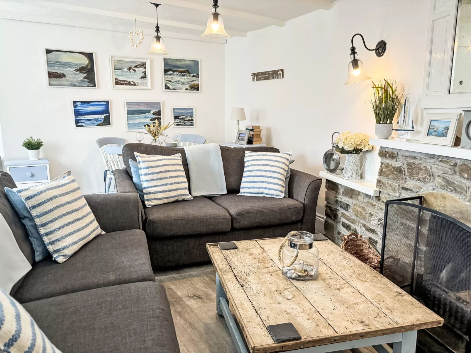 Frans Cottage-Inside
