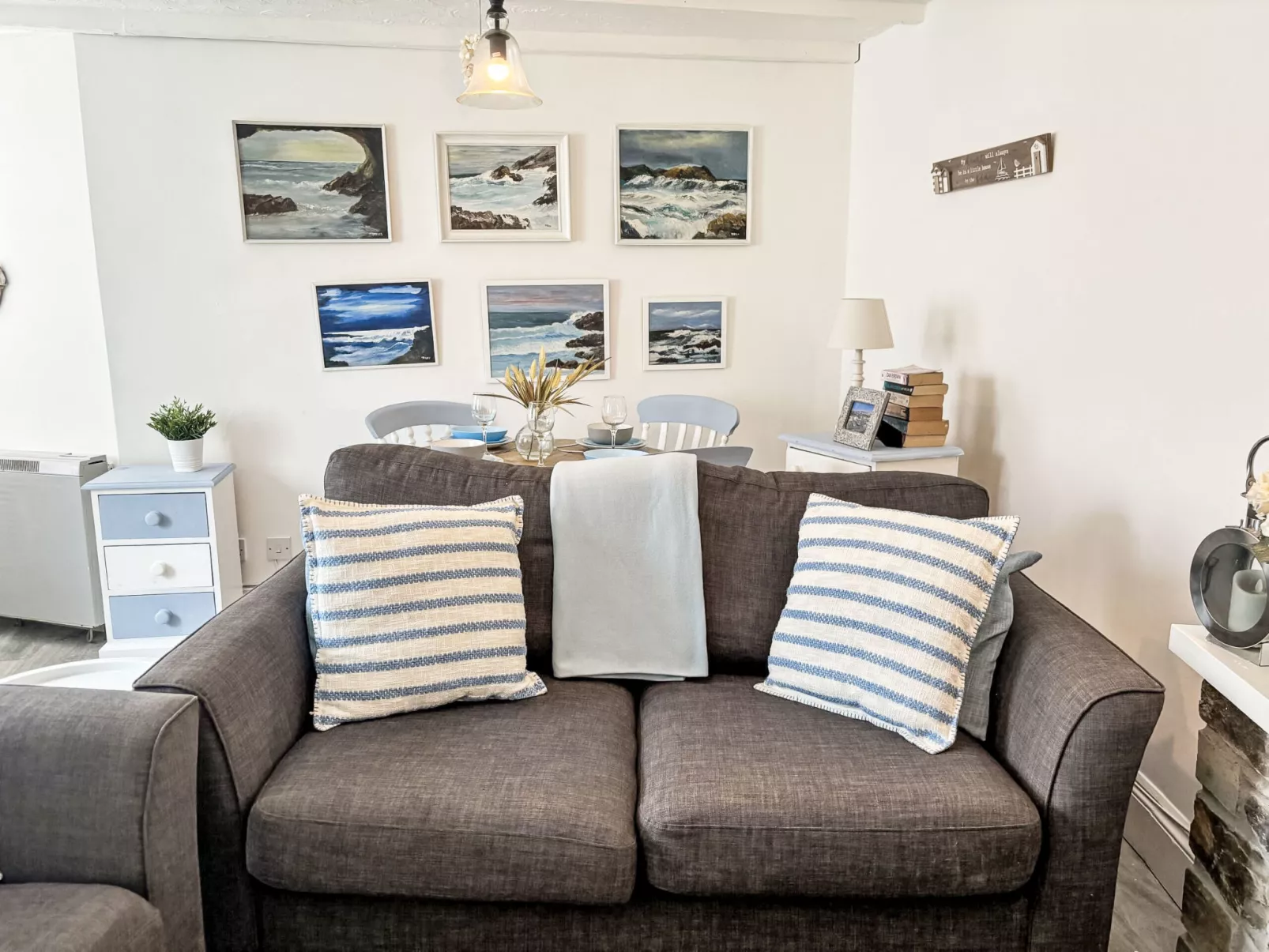 Frans Cottage-Inside