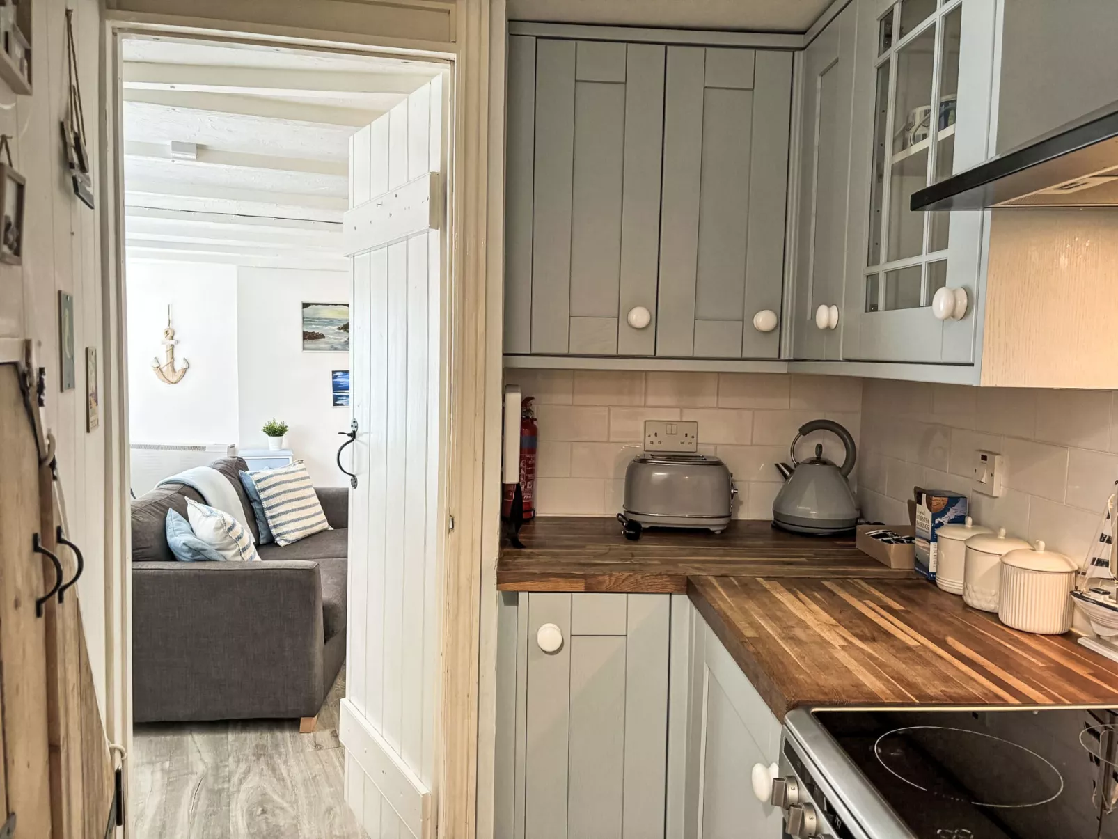 Frans Cottage-Inside
