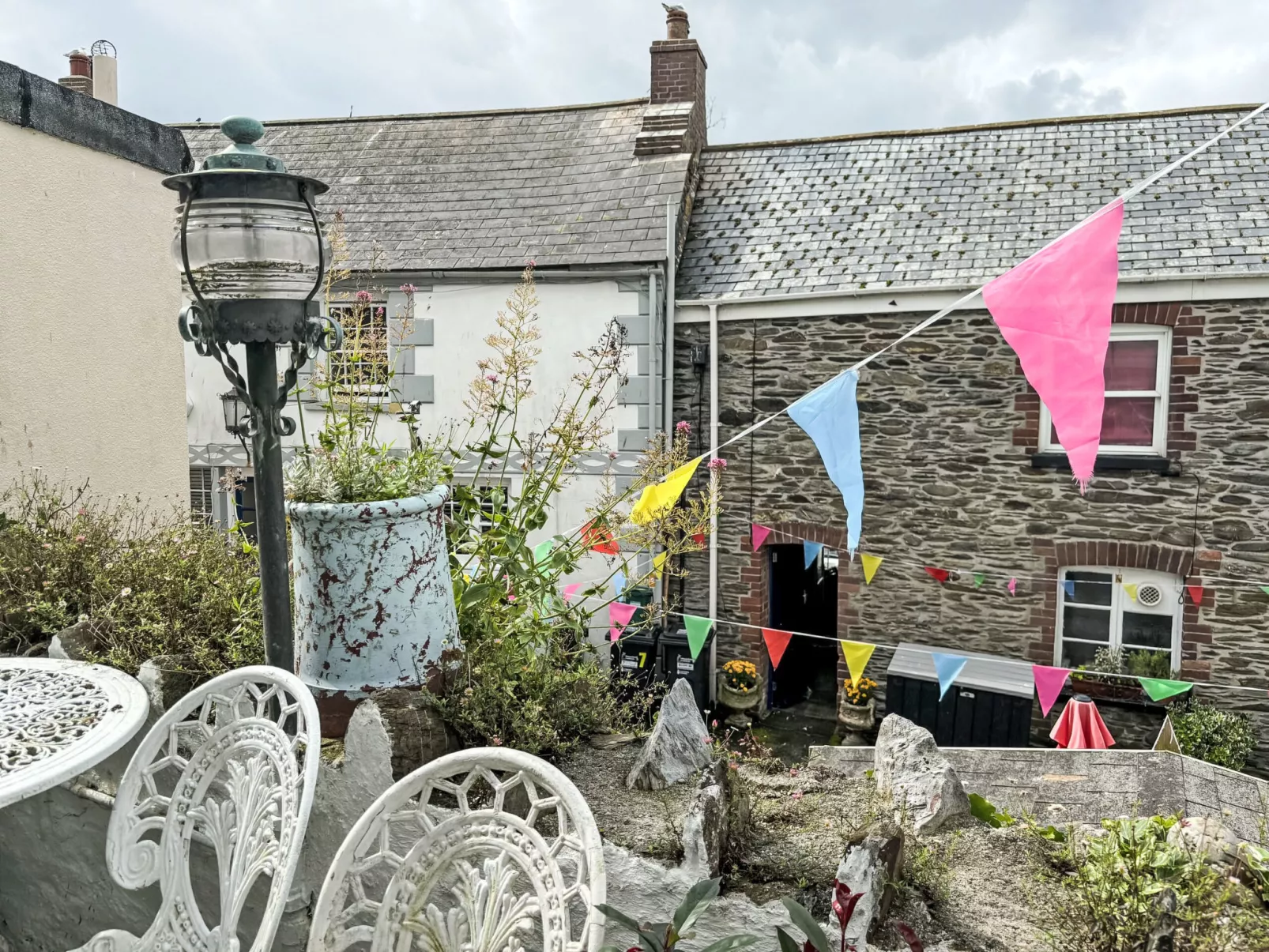 Frans Cottage-Outside