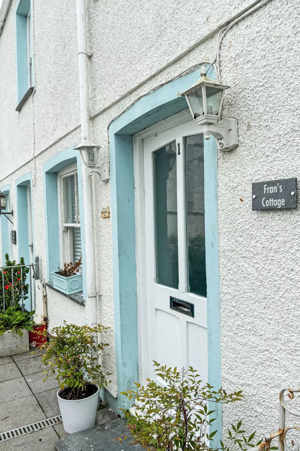 Frans Cottage-Outside