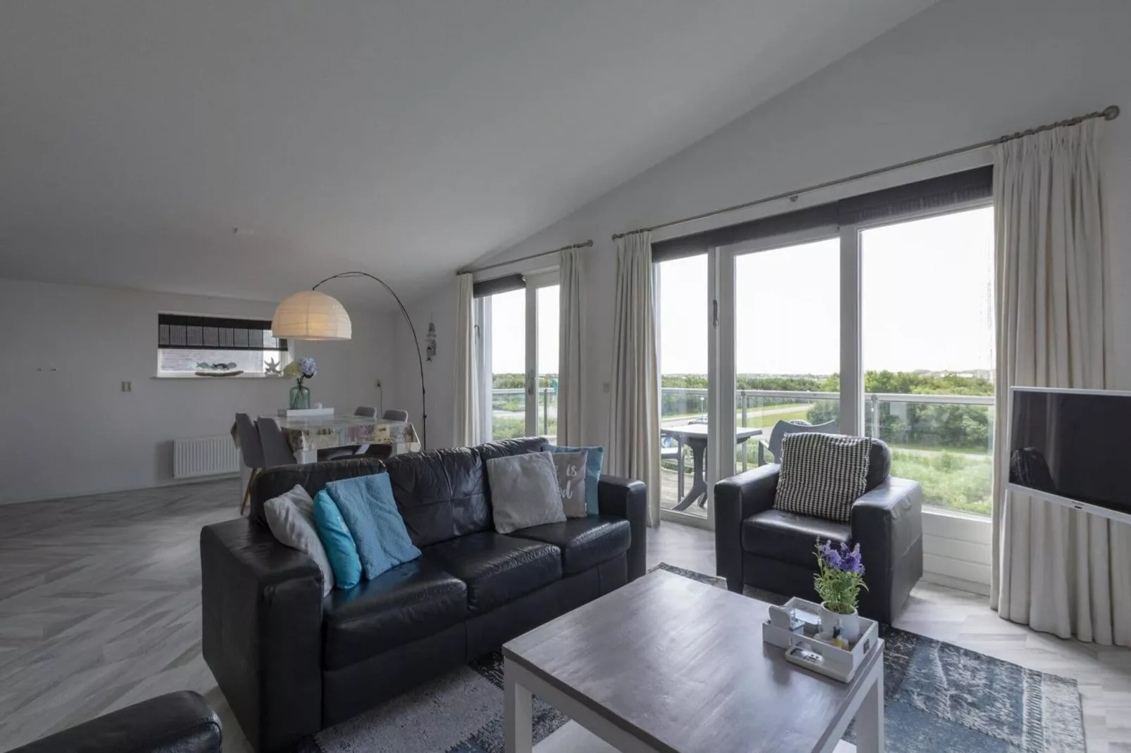 Strandleven 201-Living room