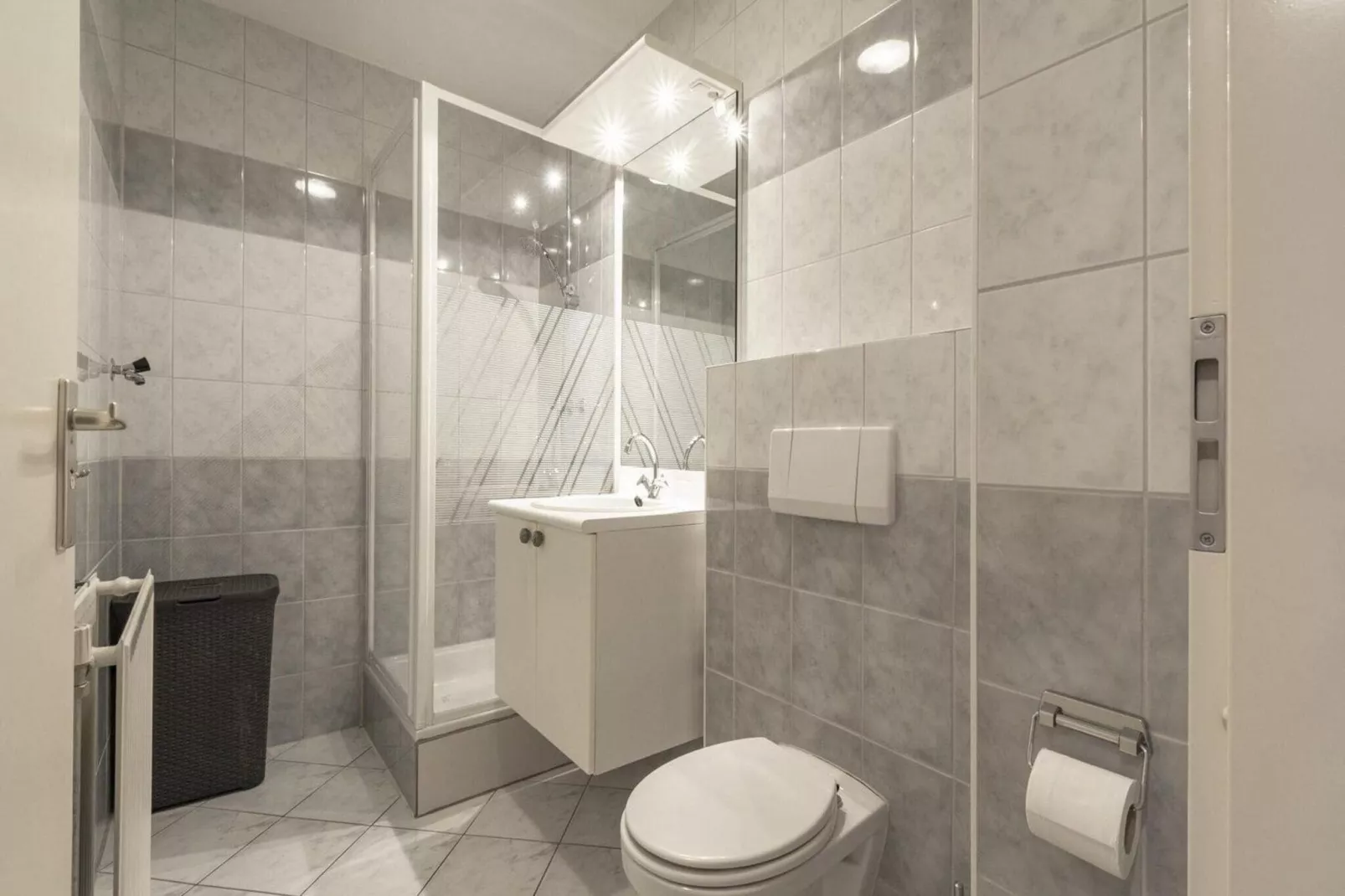 Strandslag 193-Bathroom
