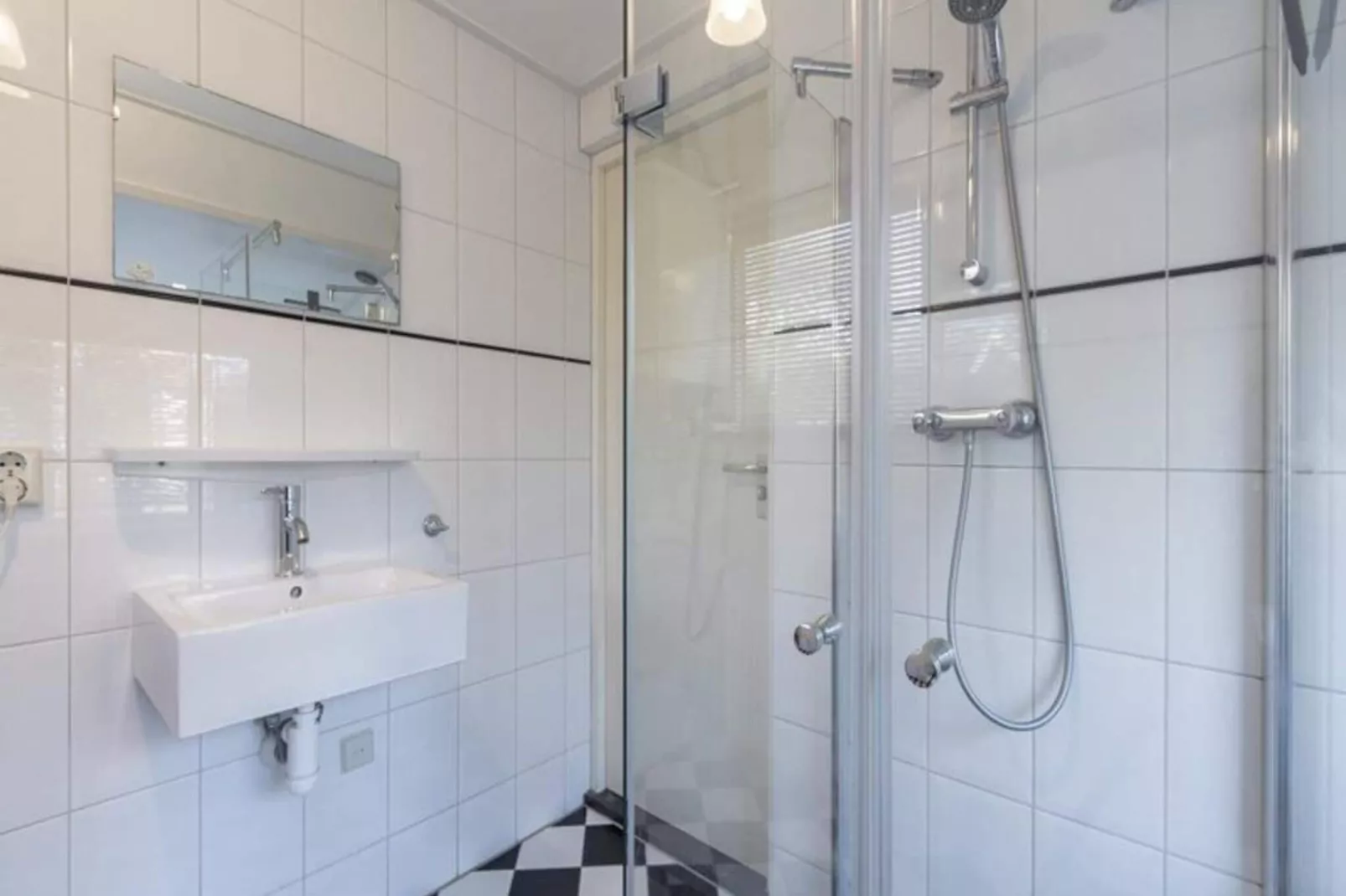 Sandepark 93-Bathroom