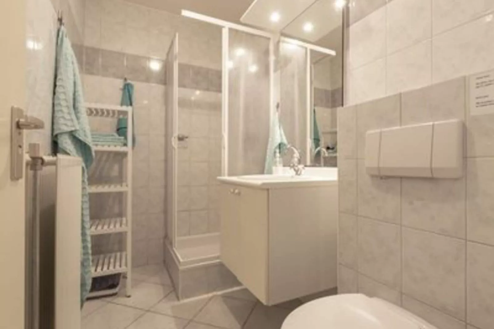 Strandslag 215-Bathroom