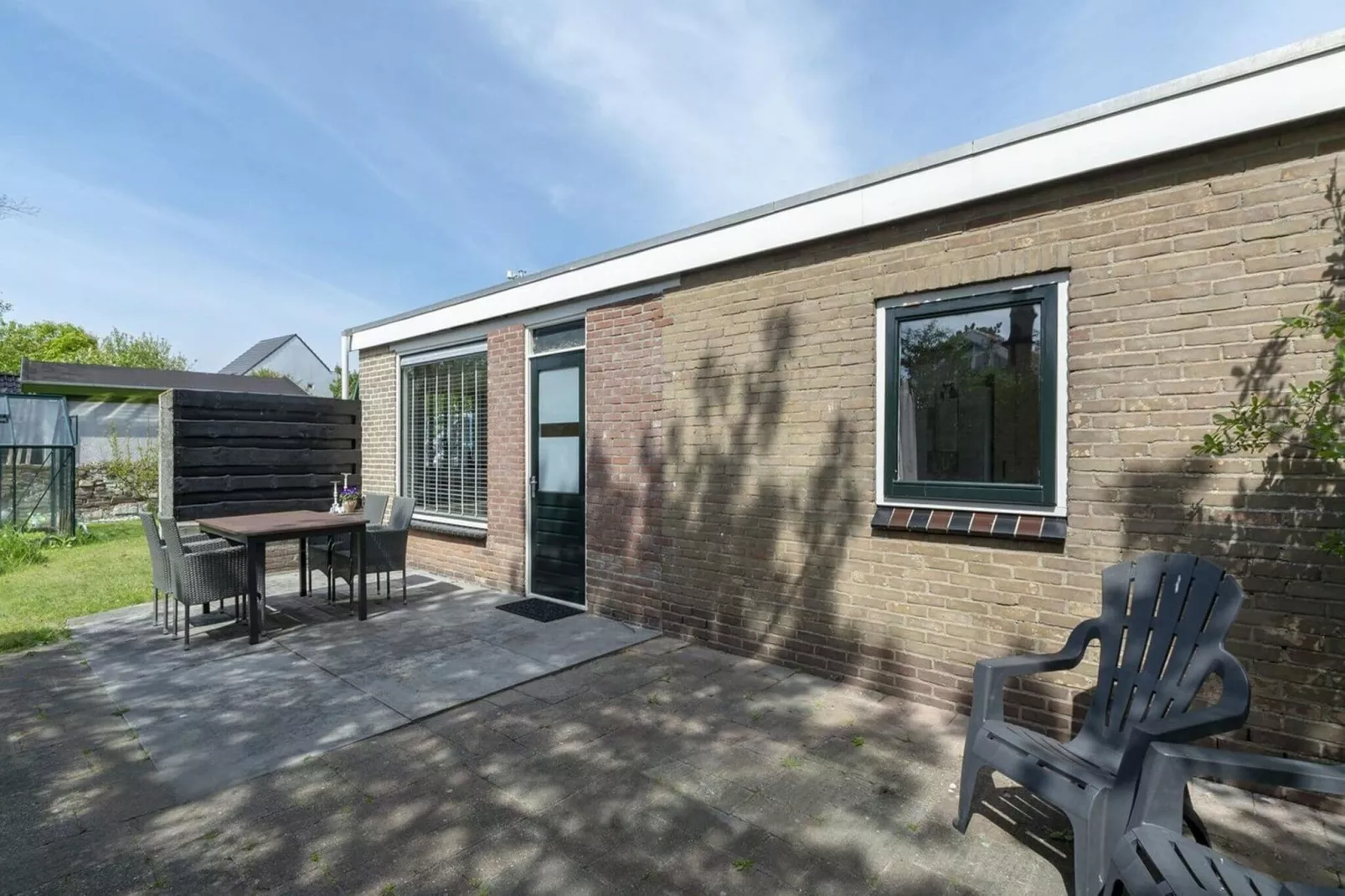 Effe Sprage-Exterior summer