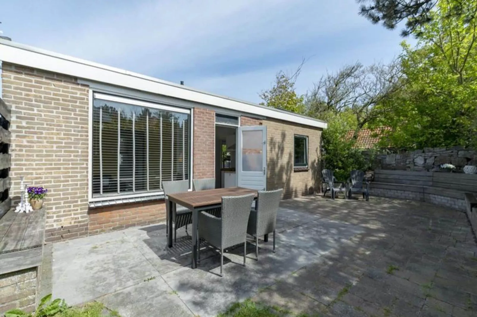Effe Sprage-Exterior summer