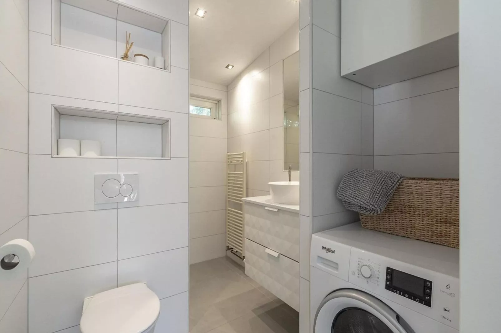 Eureka 109-Bathroom