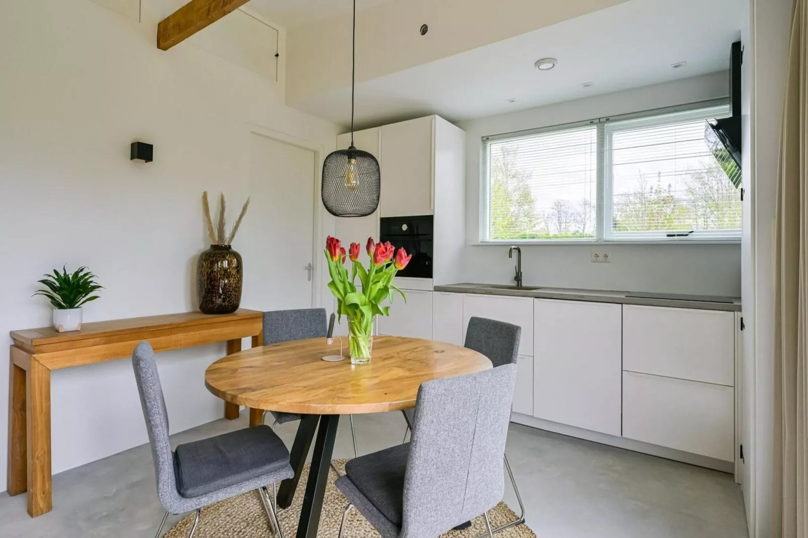 Eureka 36-Dining room