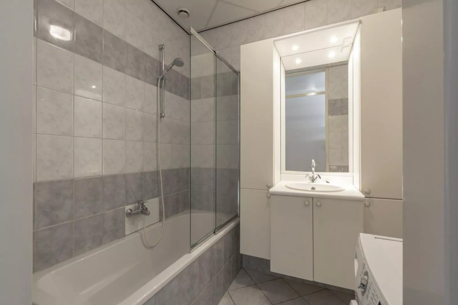 Strandslag 95-Bathroom