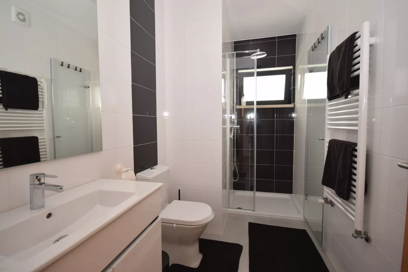 Casa Rozie-Bathroom