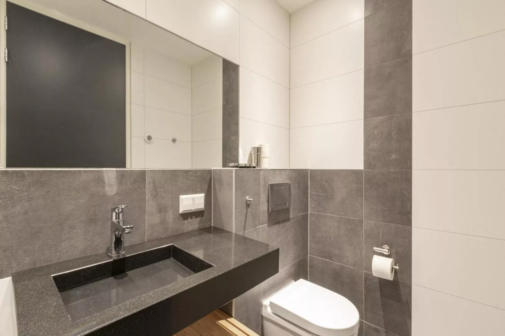 Suite Uitwaayer-Bathroom