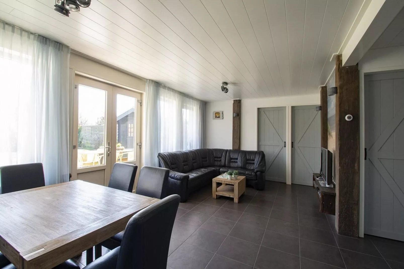 Garnekuul 13-Dining room