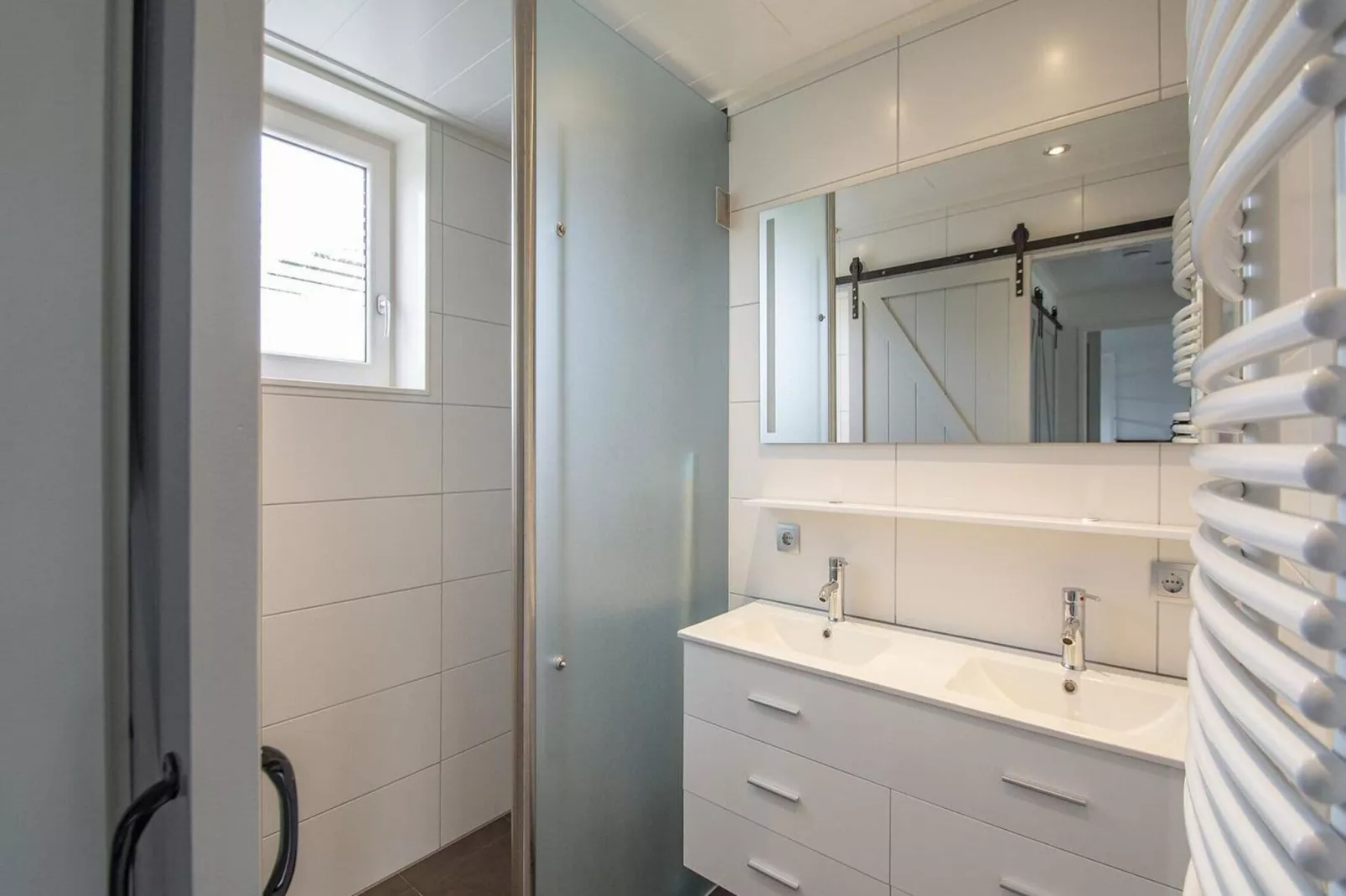 Garnekuul 13-Bathroom