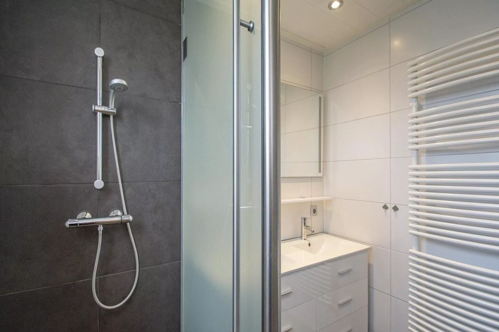 Garnekuul 13-Bathroom