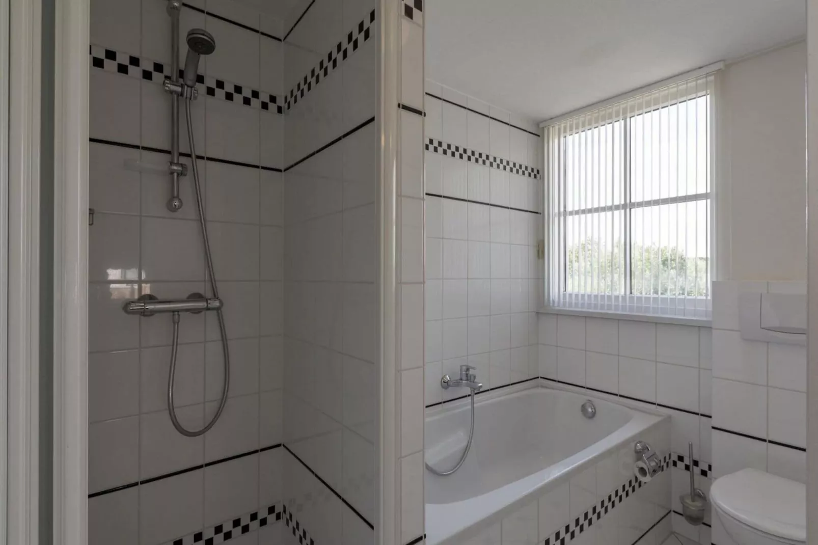 De Buitenplaats 16-Bathroom