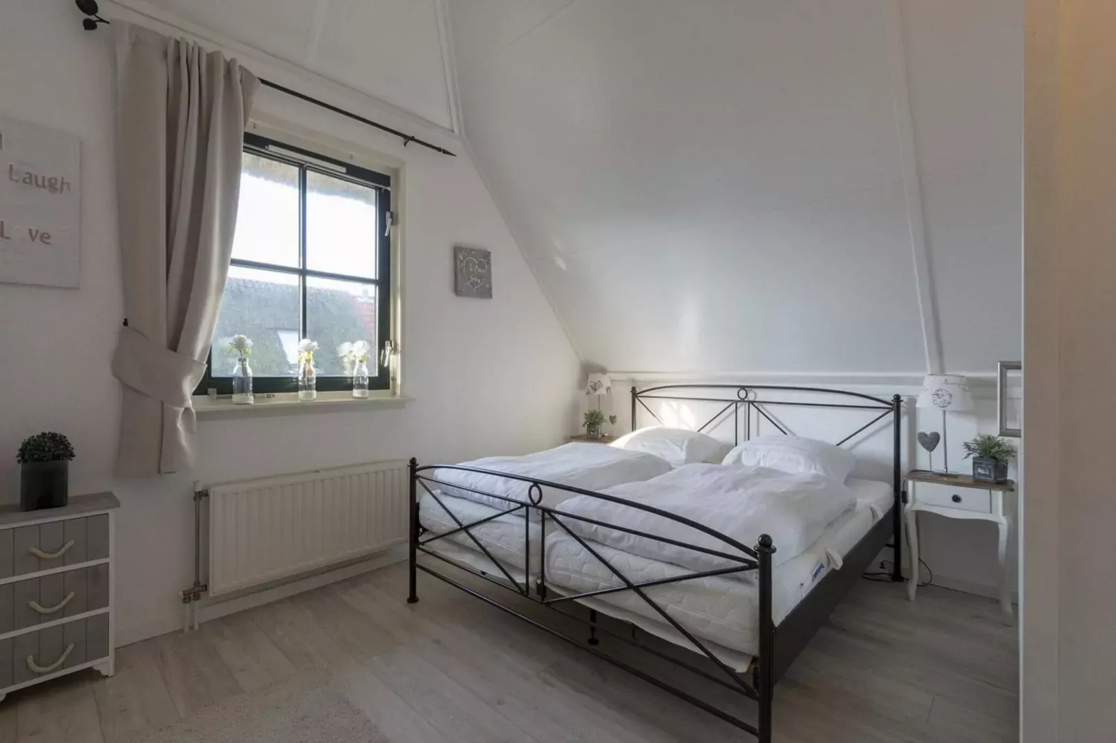 De Buitenplaats 37-Bedroom