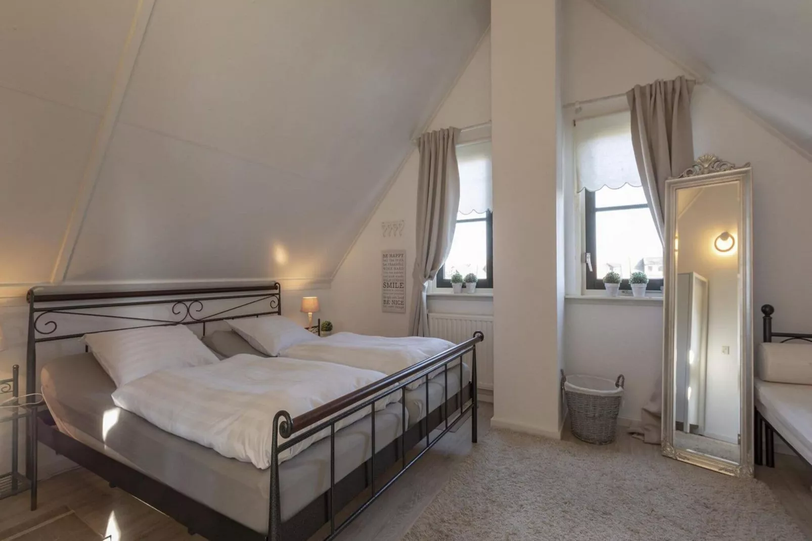 De Buitenplaats 37-Bedroom