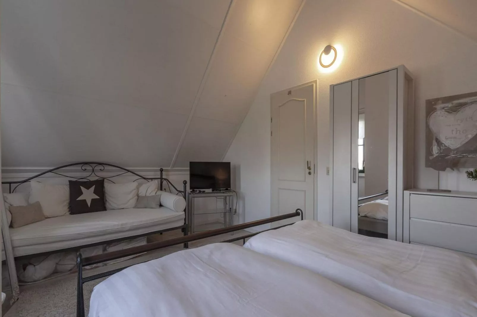 De Buitenplaats 37-Bedroom