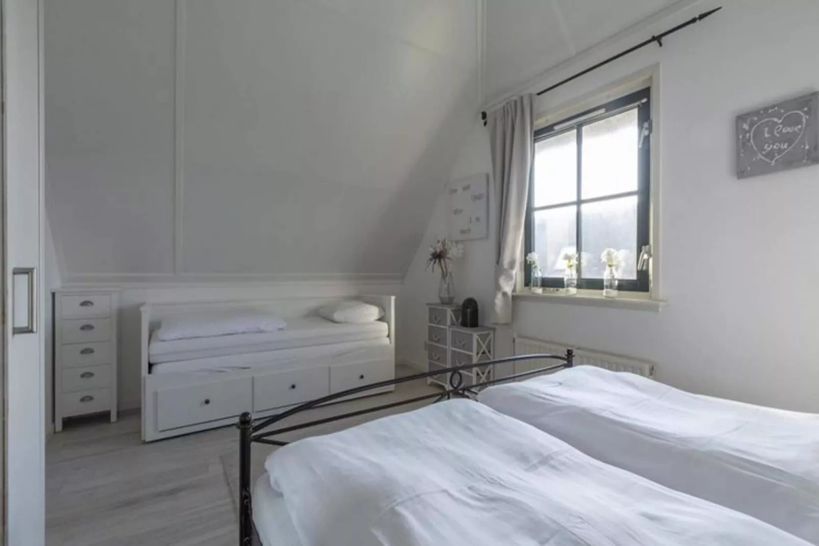 De Buitenplaats 37-Bedroom