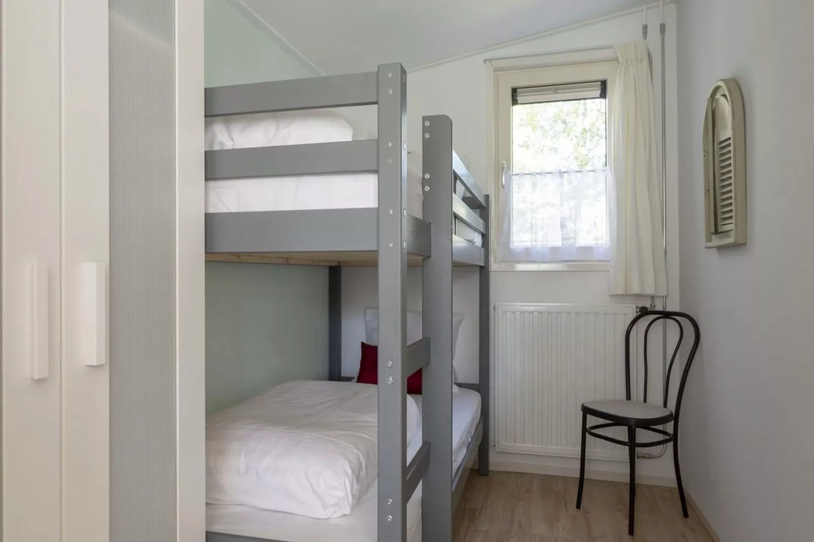 Garnekuul 52-Bedroom