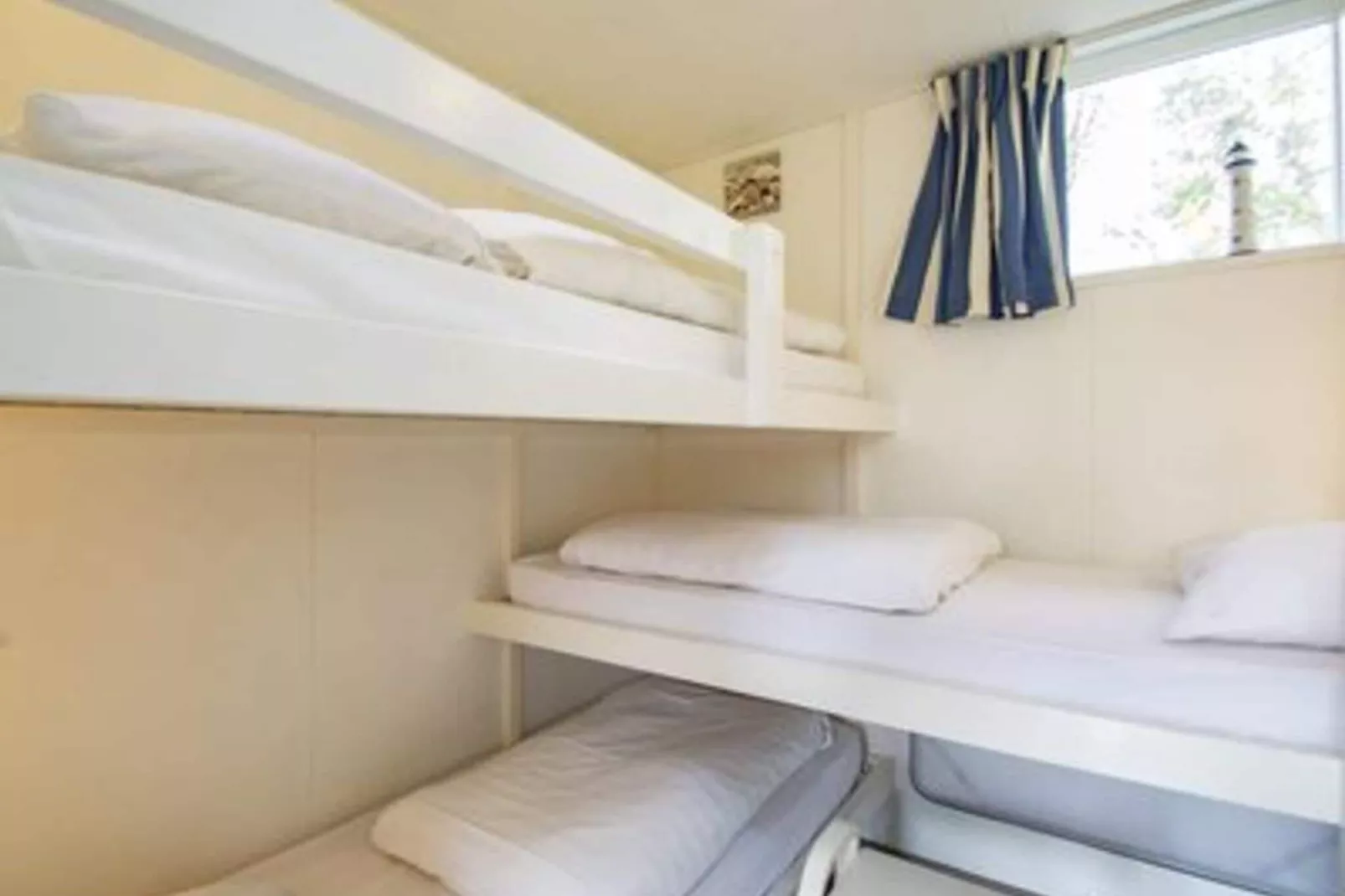 Garnekuul 81-Bedroom