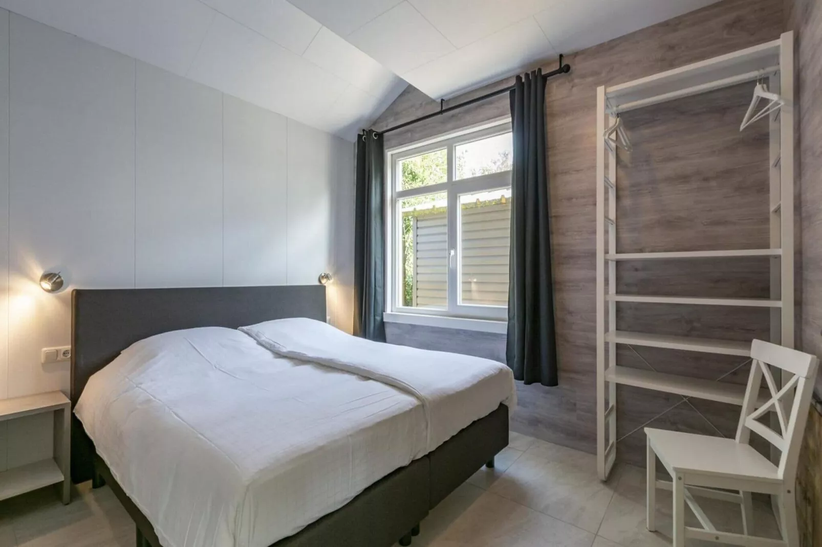 Garnekuul 90-Bedroom