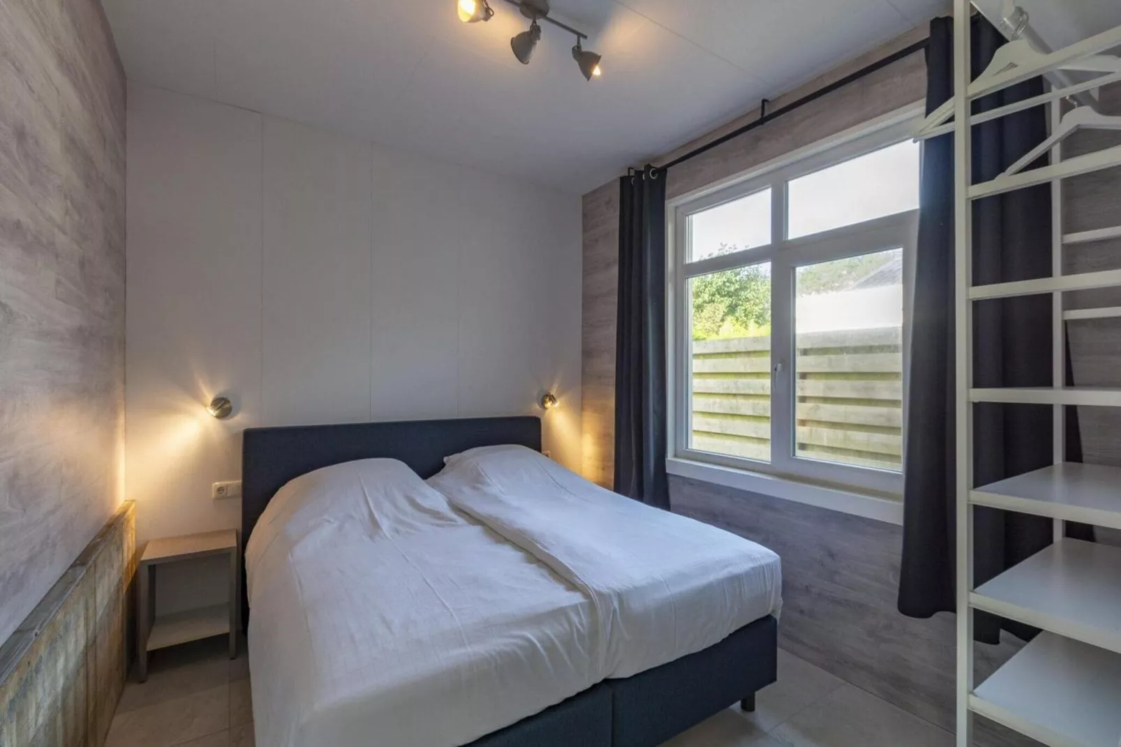 Garnekuul 90-Bedroom