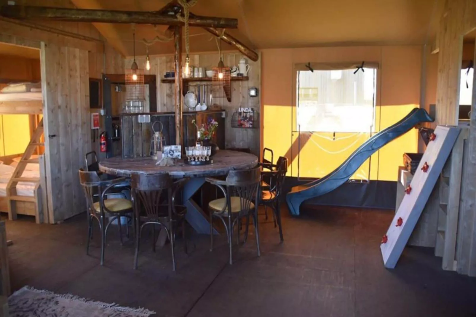 Kidz Lodge-Dining room