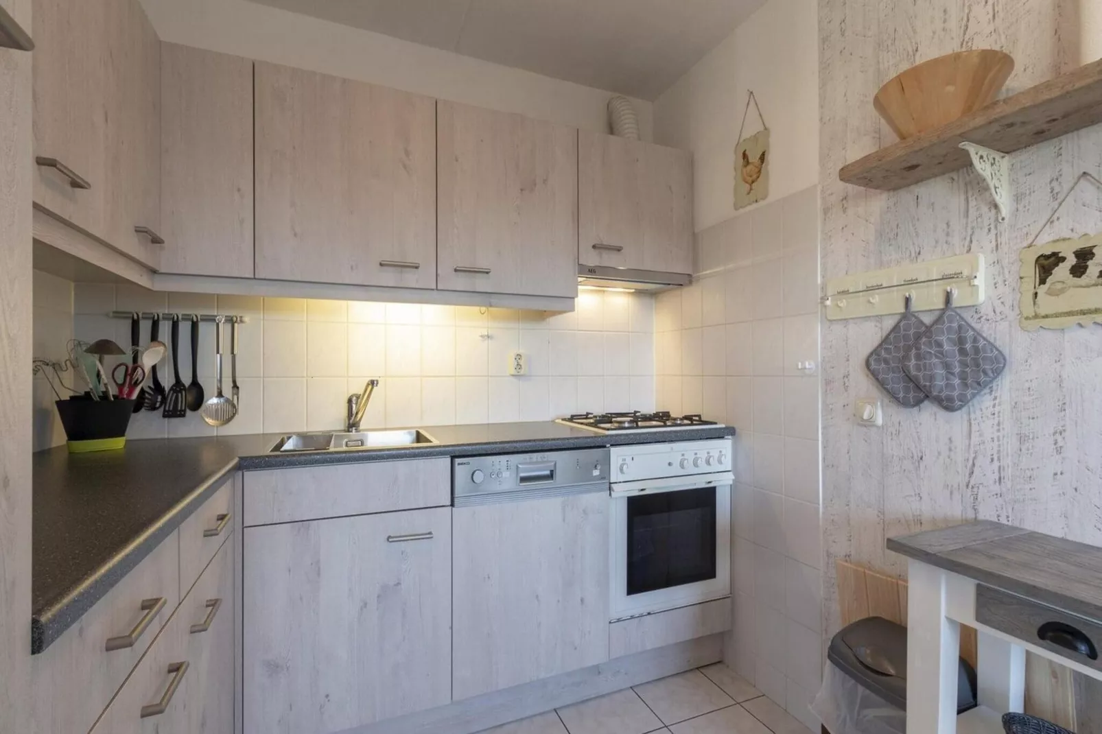 Ooghduyne 149-Kitchen