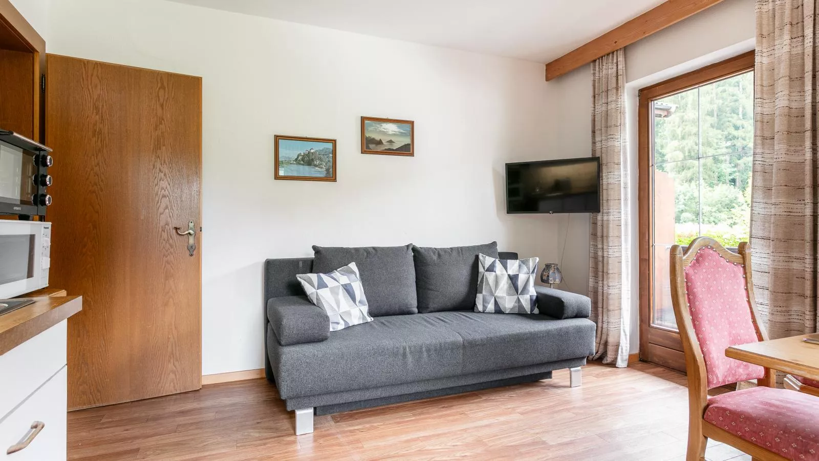 Zellner Top 1-Living room