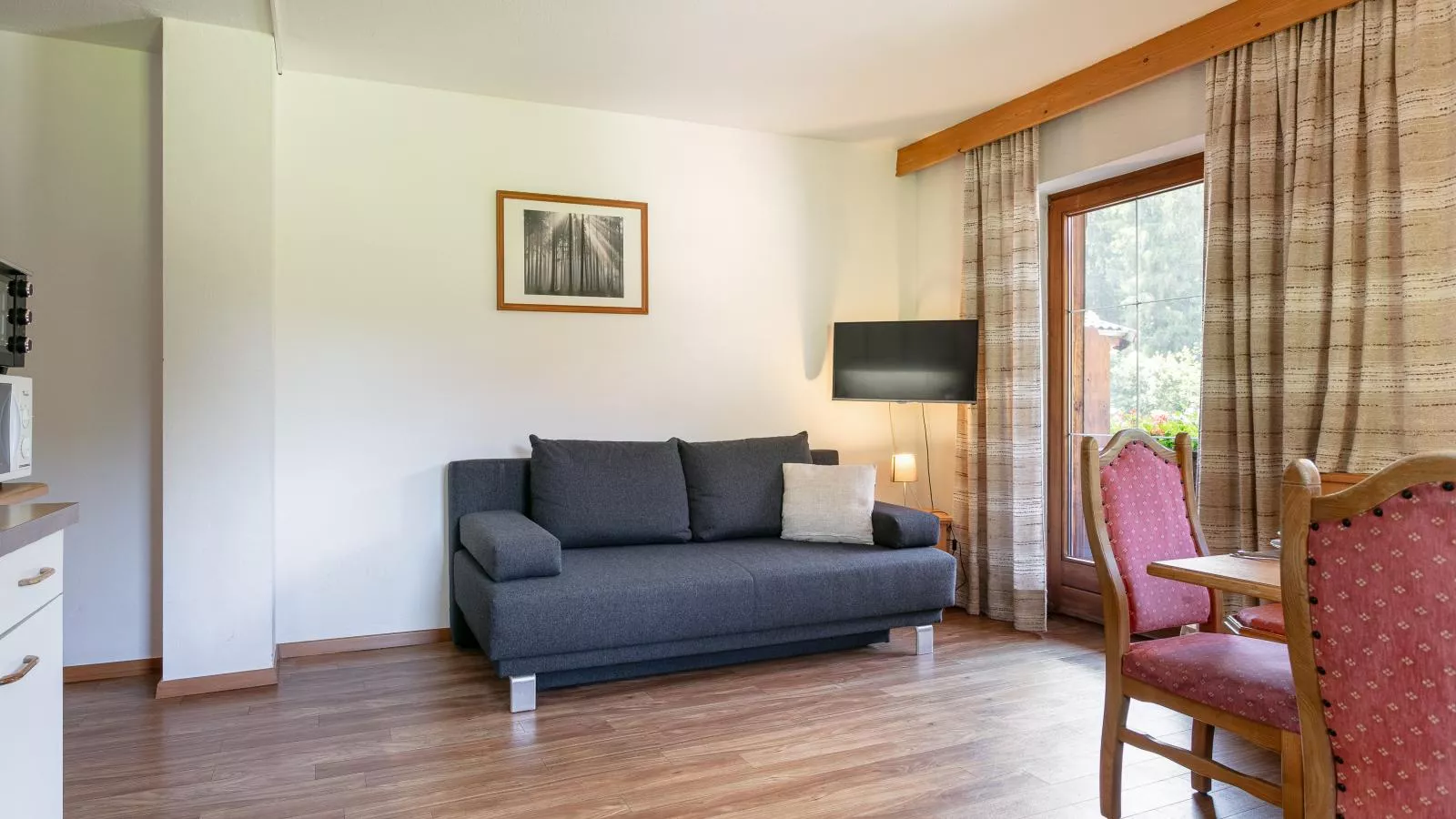 Zellner Top 4-Living room