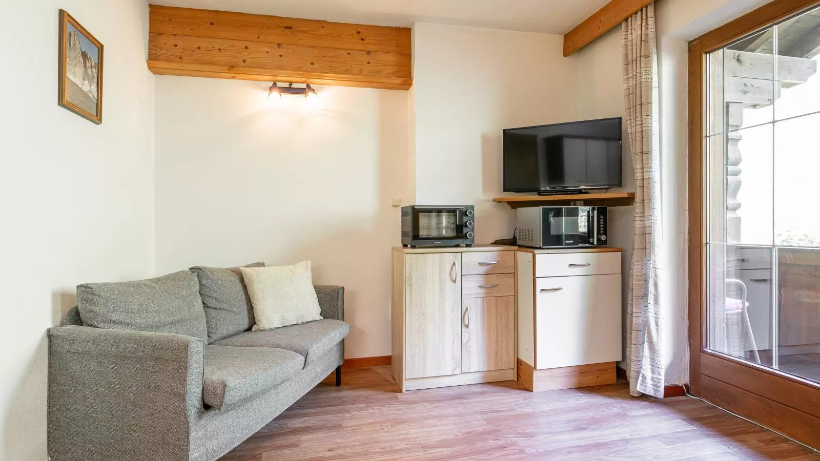 Zellner Top 7-Living room