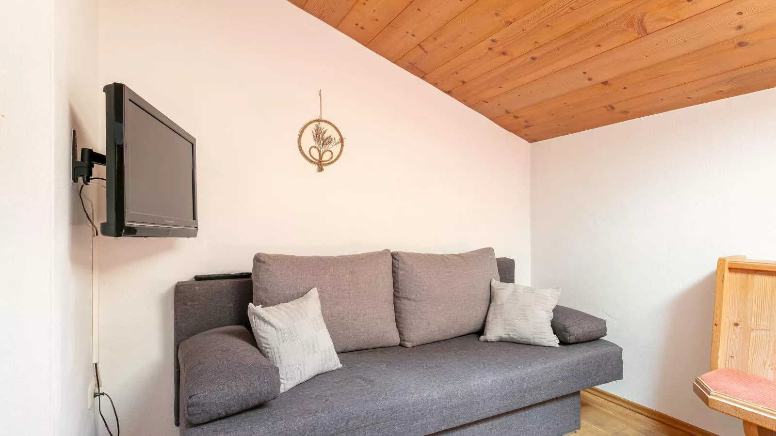 Zellner Top 8-Living room