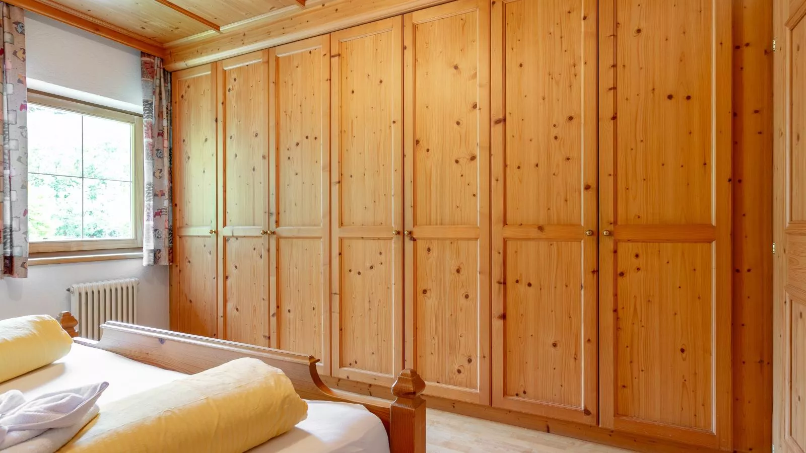 Zellner Top 9-Bedroom