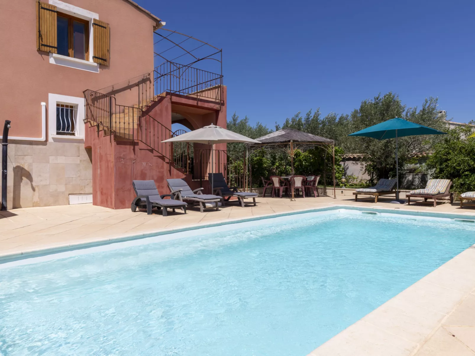 Villa Rose-Outside