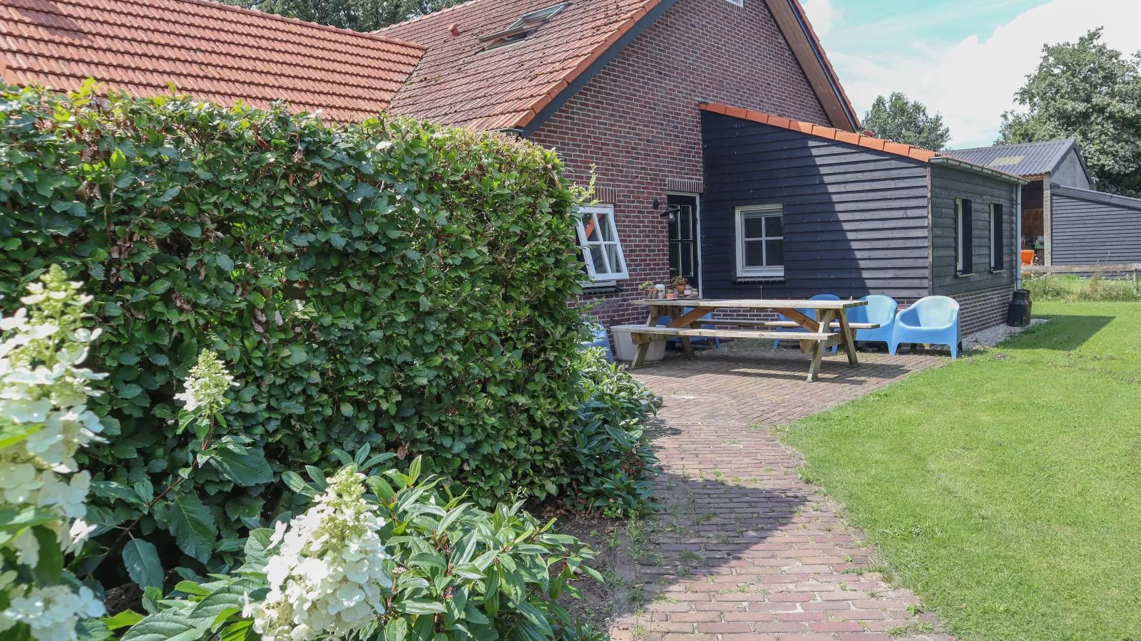 Op de Beemd-Exterior summer