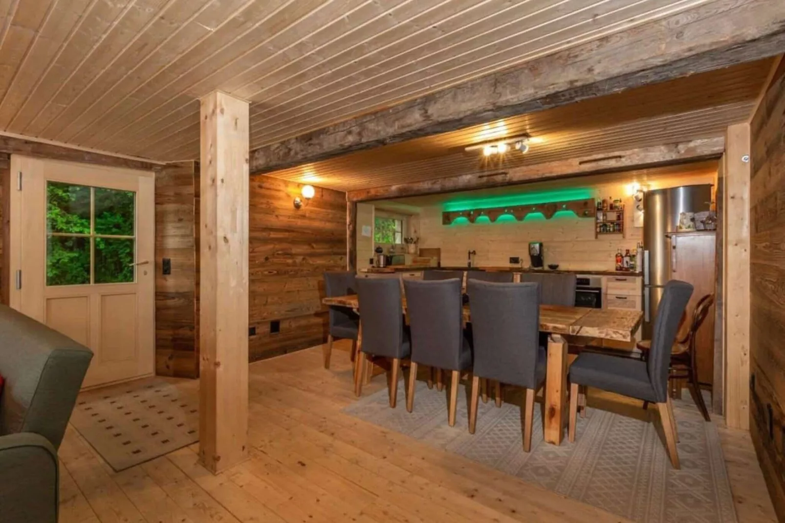 Heidi Chalet-Dining room