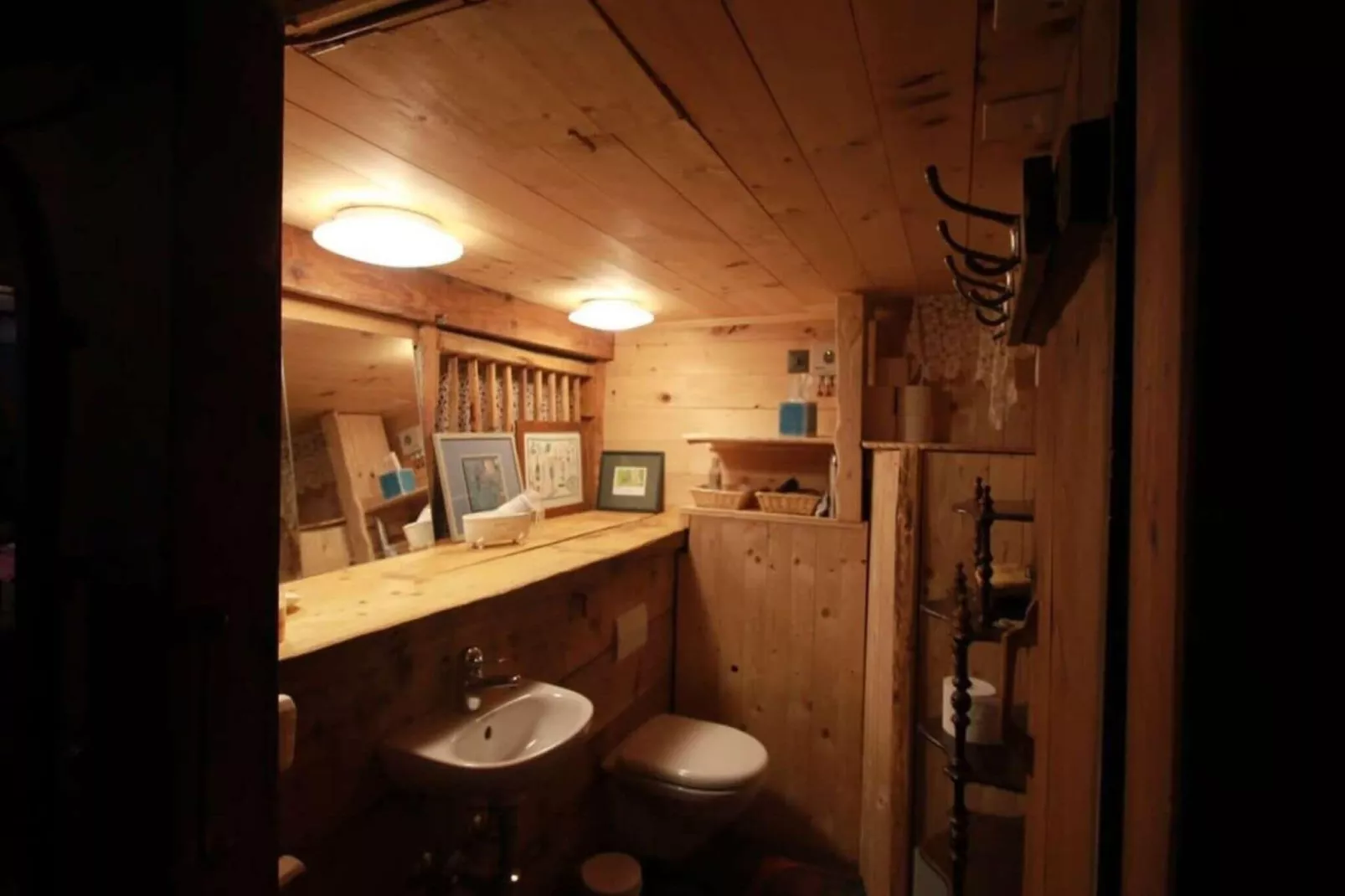 Heidi Chalet-Bathroom