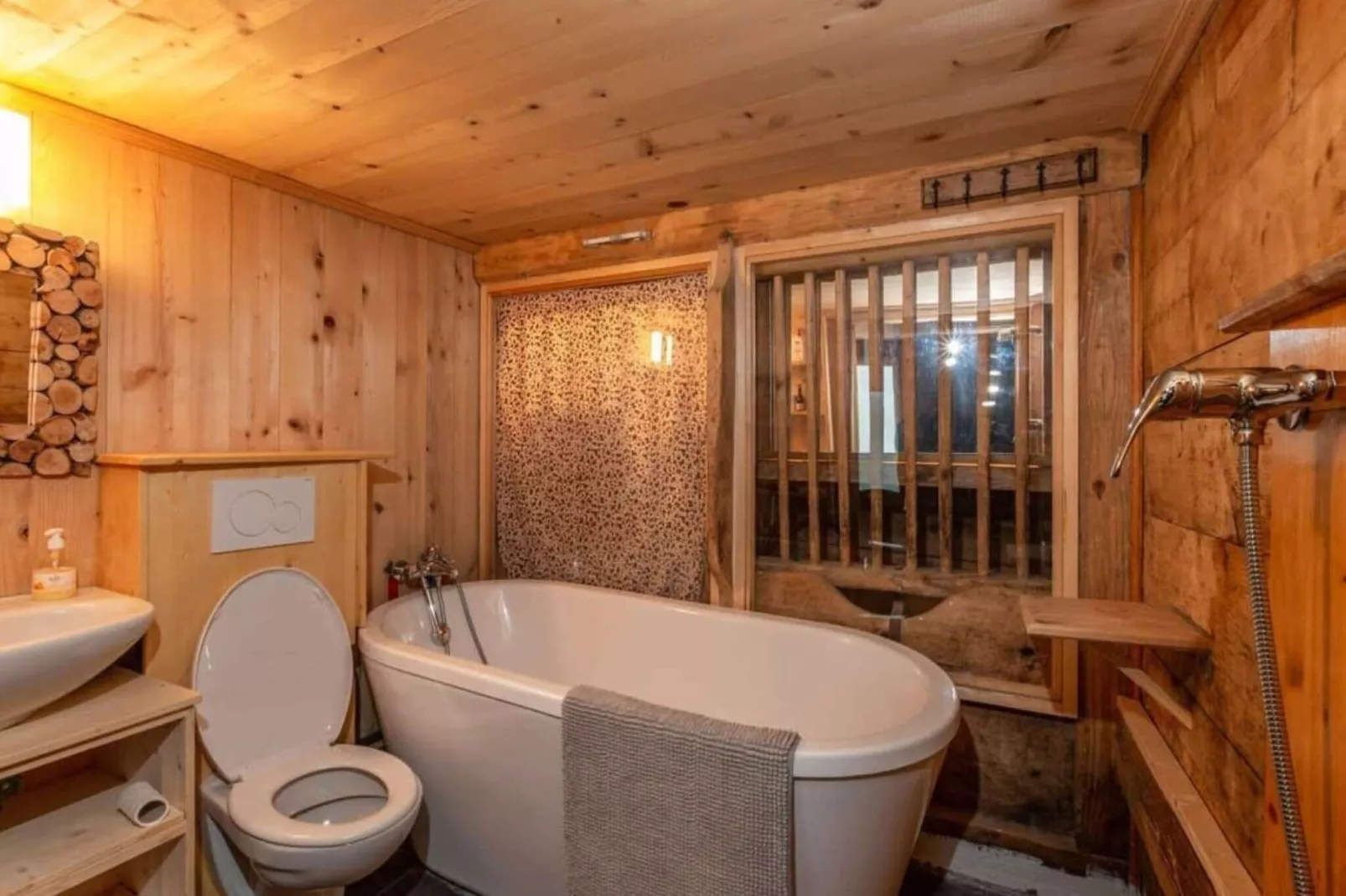 Heidi Chalet-Bathroom