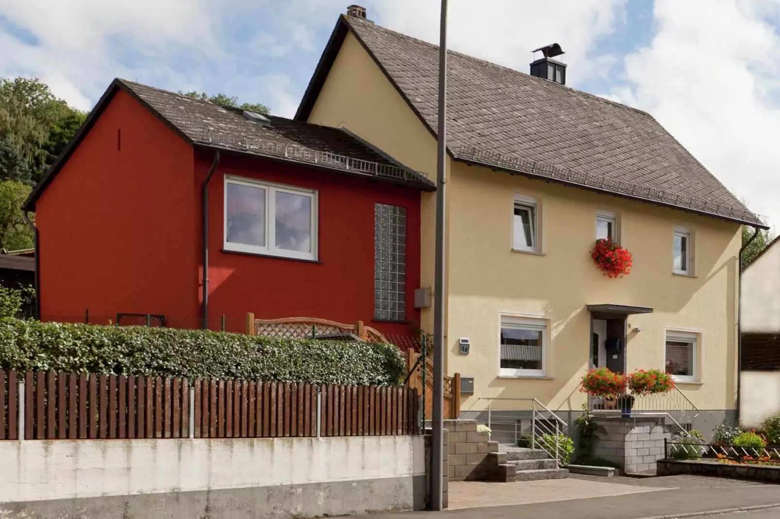 Hillesheim-Exterior summer