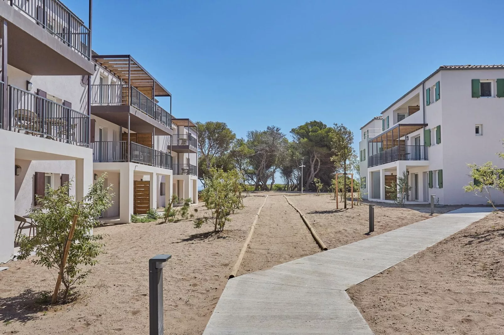 Le Riviera 1-Exterior summer