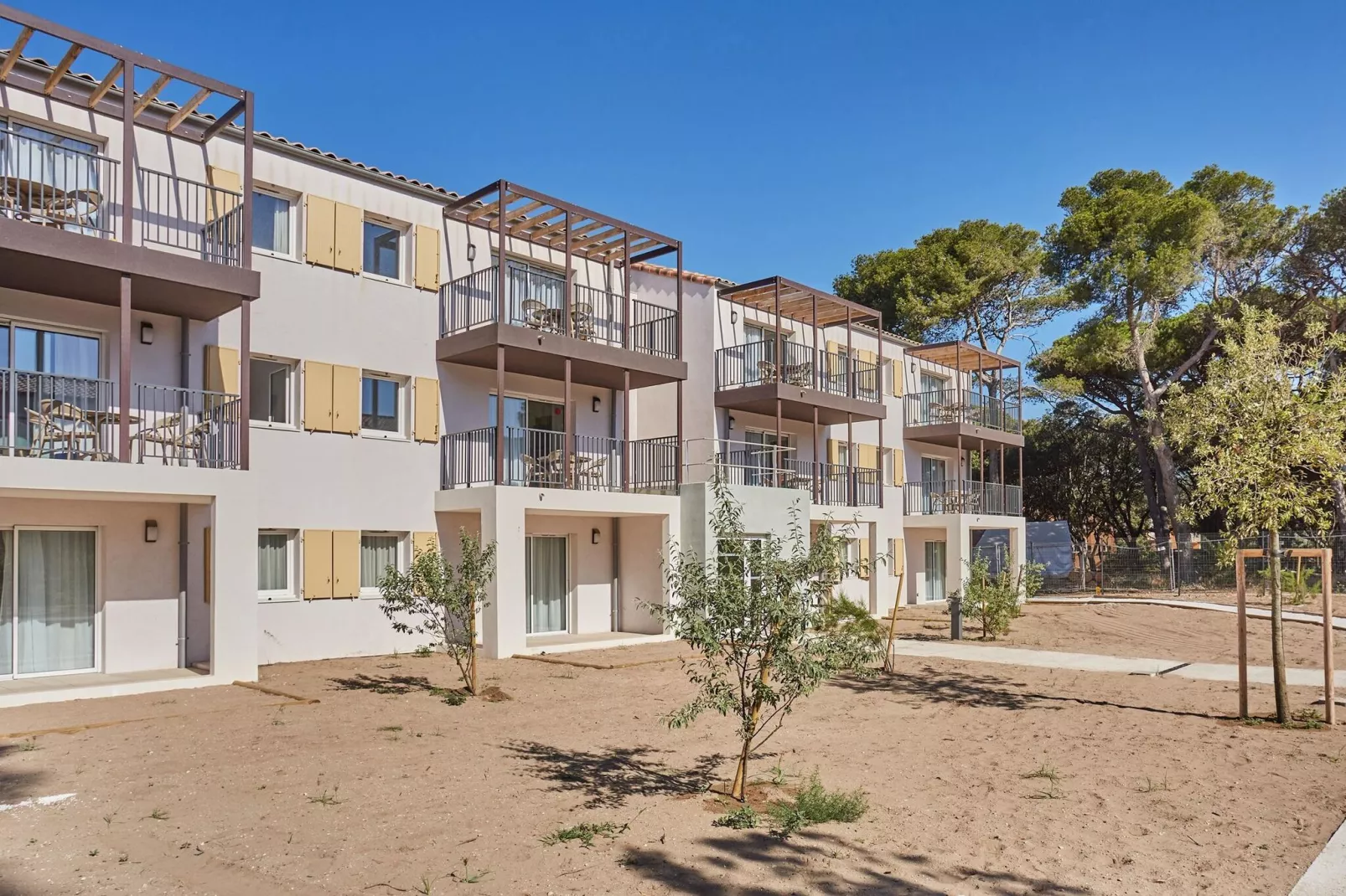 Le Riviera 1-Exterior summer