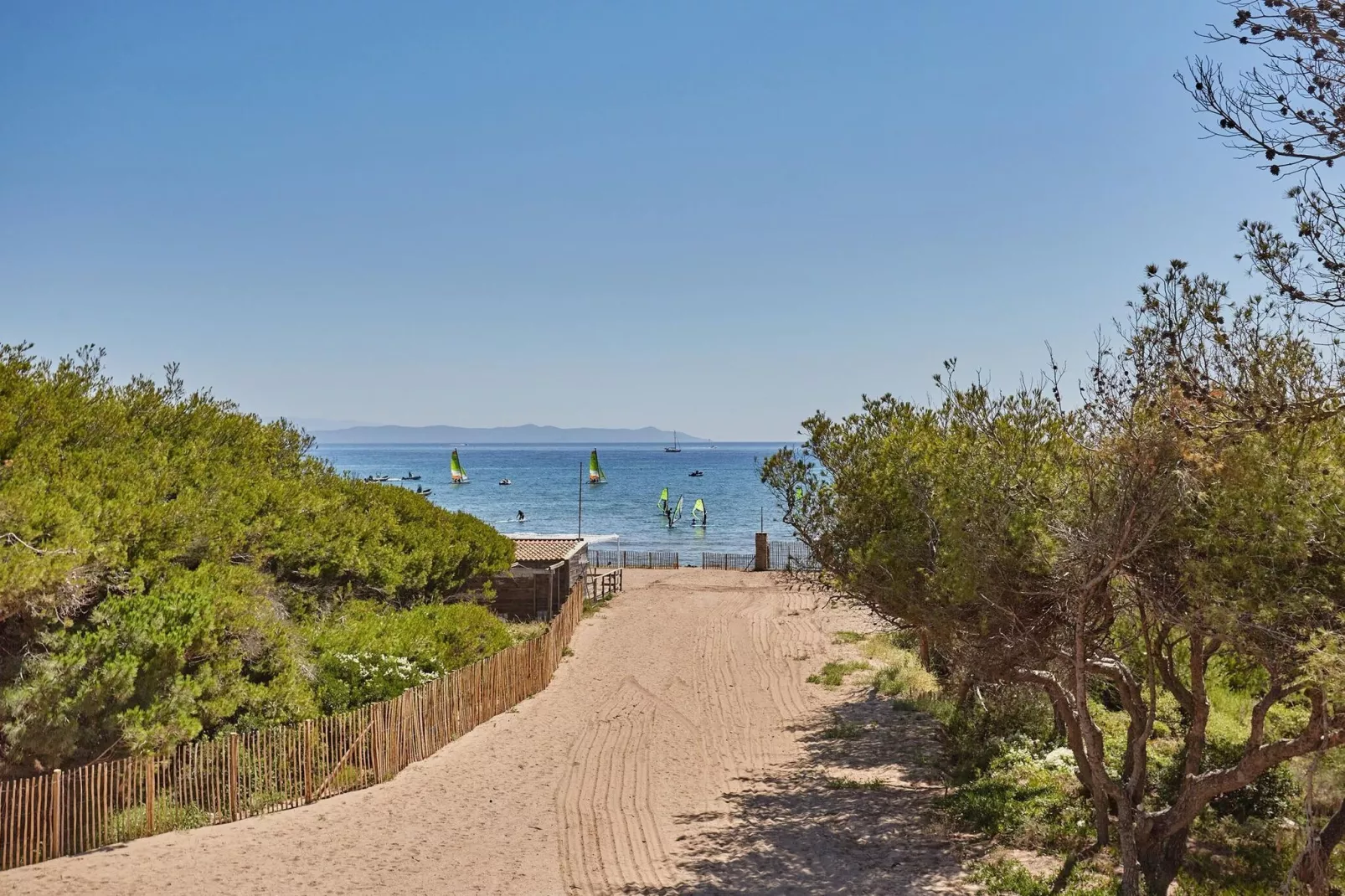 Le Riviera 1-Areas summer 1km