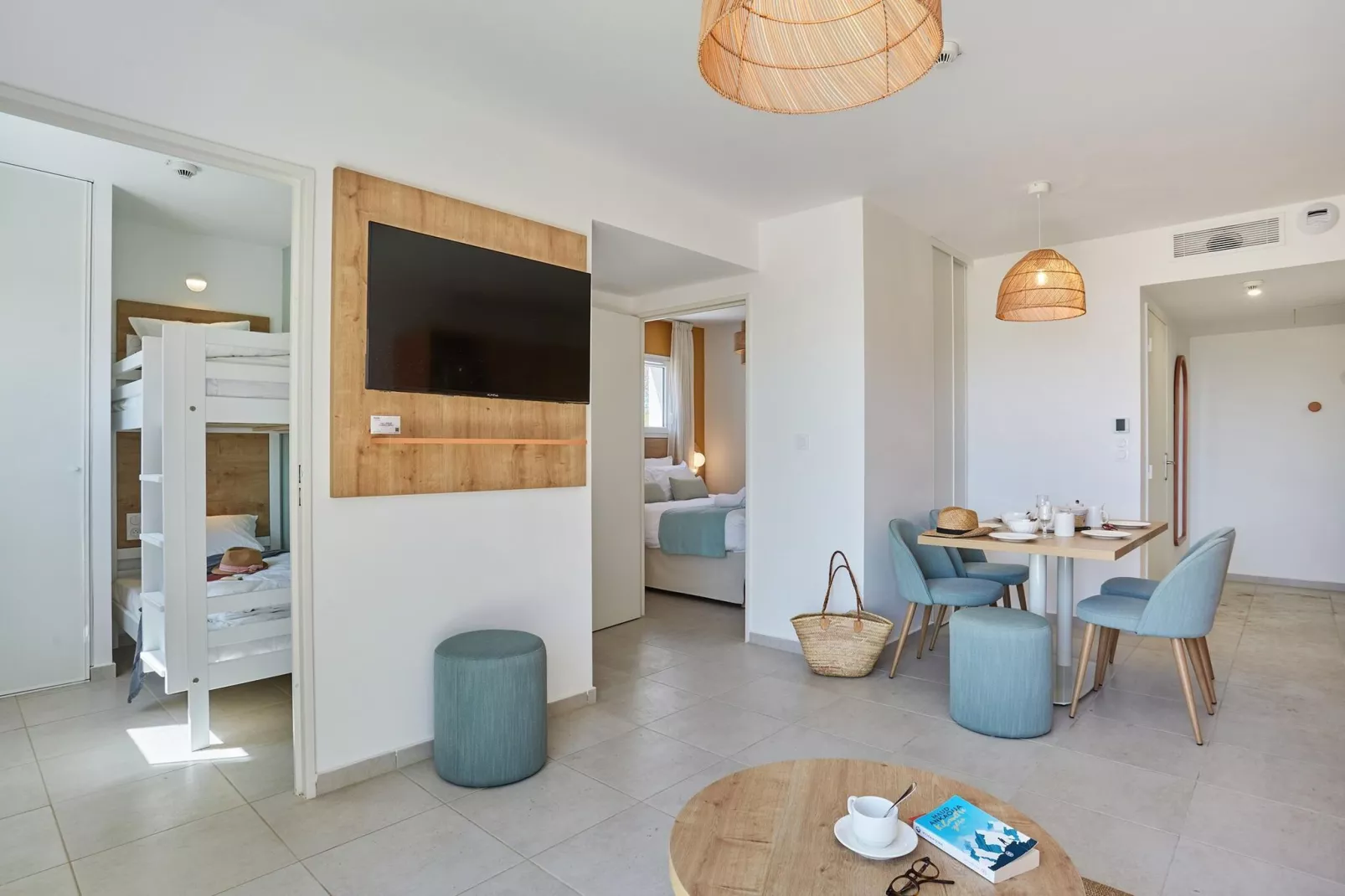Le Riviera 4-Living room